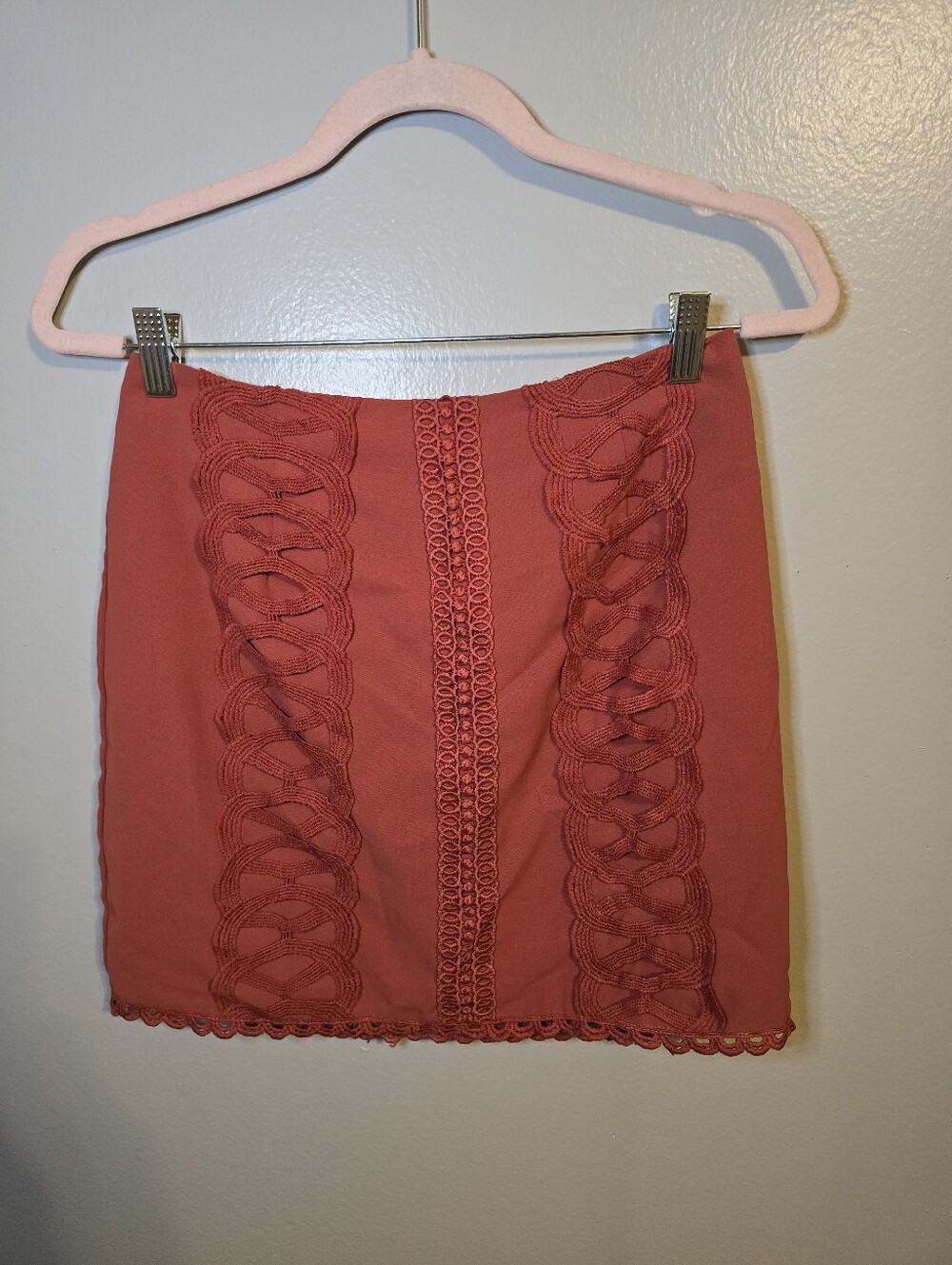 YOINS Coral Crochet-Panel Mini Skirt